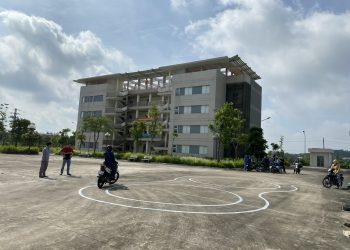 Tổ chức học và thi bằng lái xe hạng A1 cho sinh viên