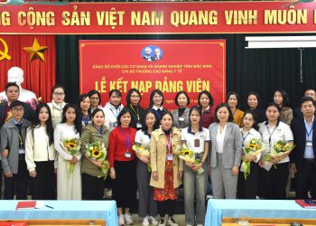 Lễ Kết nạp Đảng viên mới tháng 12 năm 2024 tại Trường Cao đẳng Y tế Bắc Ninh