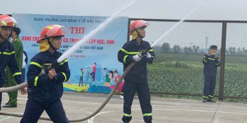 Buổi trải nghiệm thực hành chữa cháy và cứu nạn cứu hộ tại trường Cao đẳng Y tế Bắc Ninh