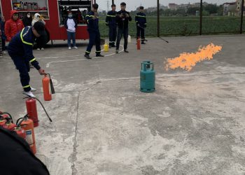 Buổi trải nghiệm thực hành chữa cháy và cứu nạn cứu hộ tại trường Cao đẳng Y tế Bắc Ninh