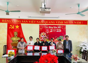 Những món quà Tết làm ấm lòng sinh viên khó khăn