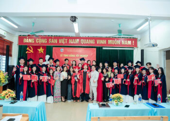 TRƯỜNG CAO ĐẲNG Y TẾ BẮC NINH TỔ CHỨC LỄ TRAO BẰNG TỐT NGHIỆP CHO LỚP CAO ĐẲNG DƯỢC D6A3